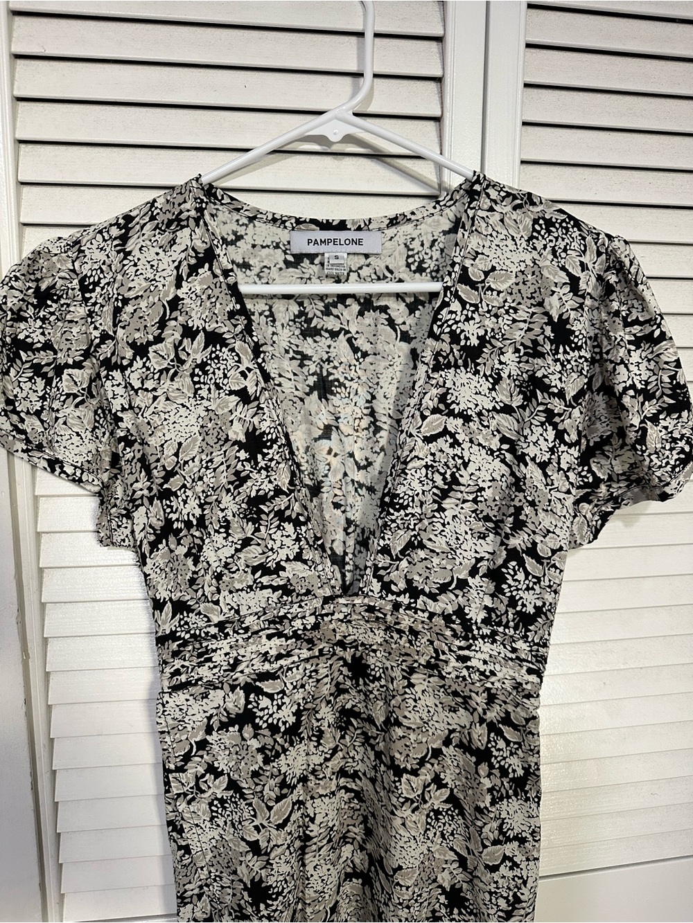 Plunging V-Neck Black and White Floral Maxi Dress - Picture 3 of 4